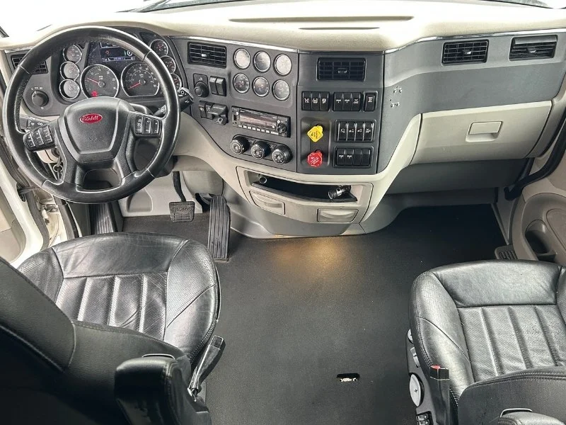 2022 Peterbilt 579 in Knoxville, TN — photo 13