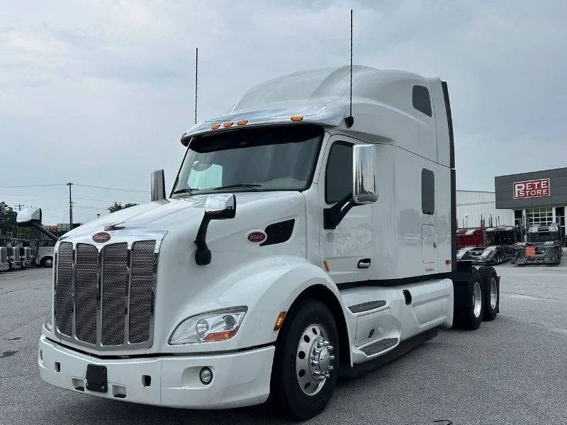 2022 Peterbilt 579 in Knoxville, TN — photo 2