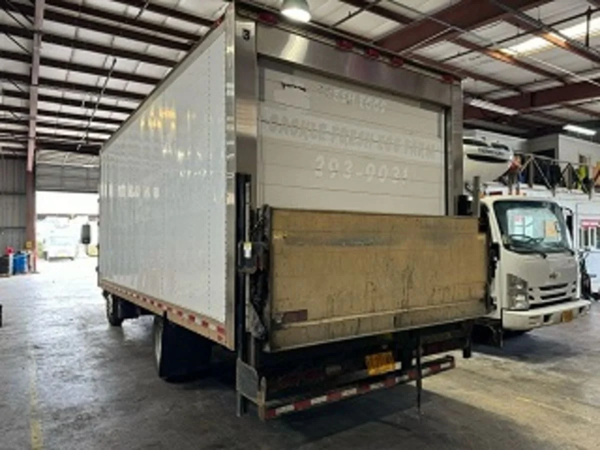 2017 Isuzu NQR - image 5