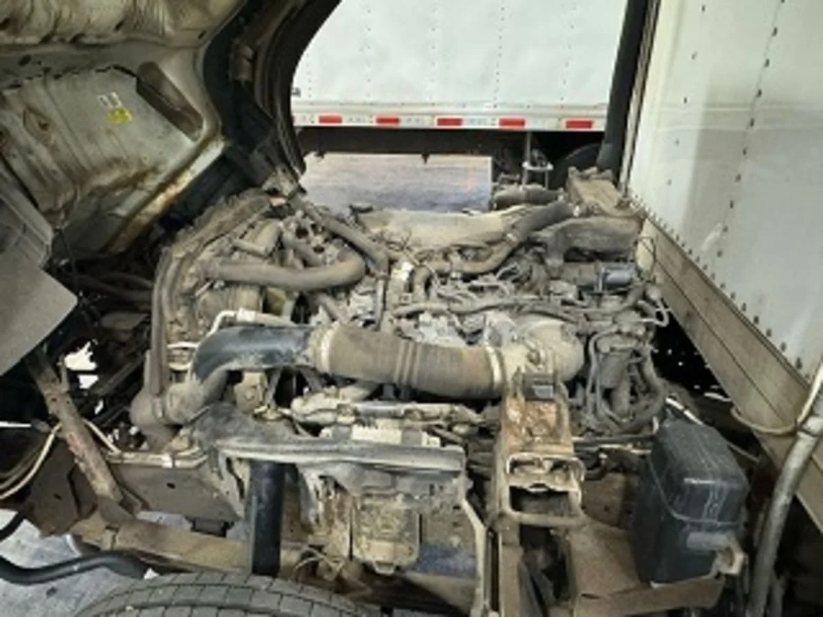 2017 Isuzu NQR - image 10