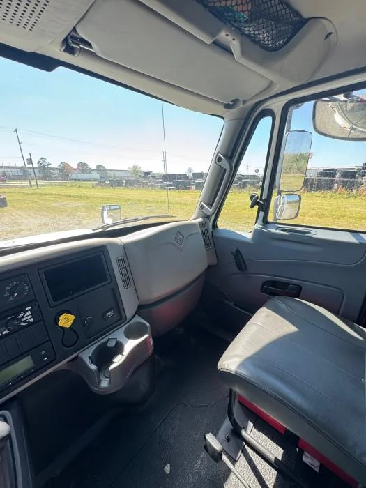 2019 International 4300 - image 23
