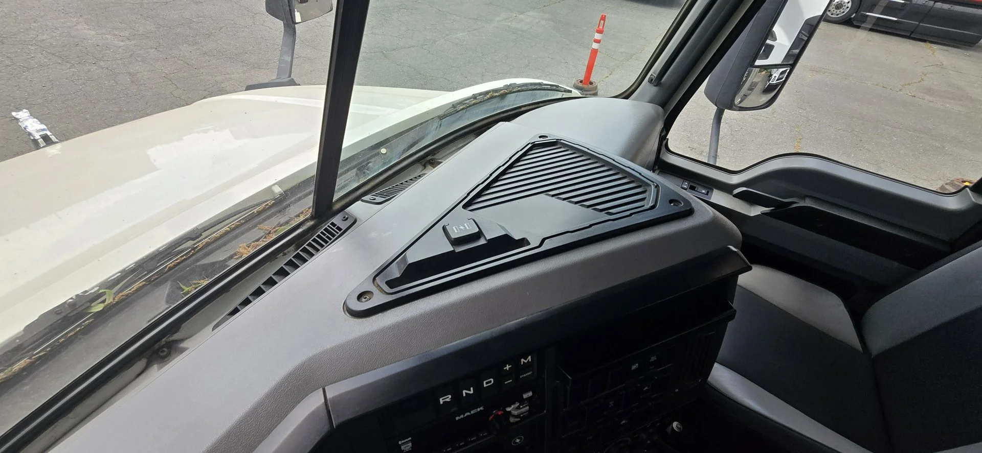 2020 Mack Anthem - image 25