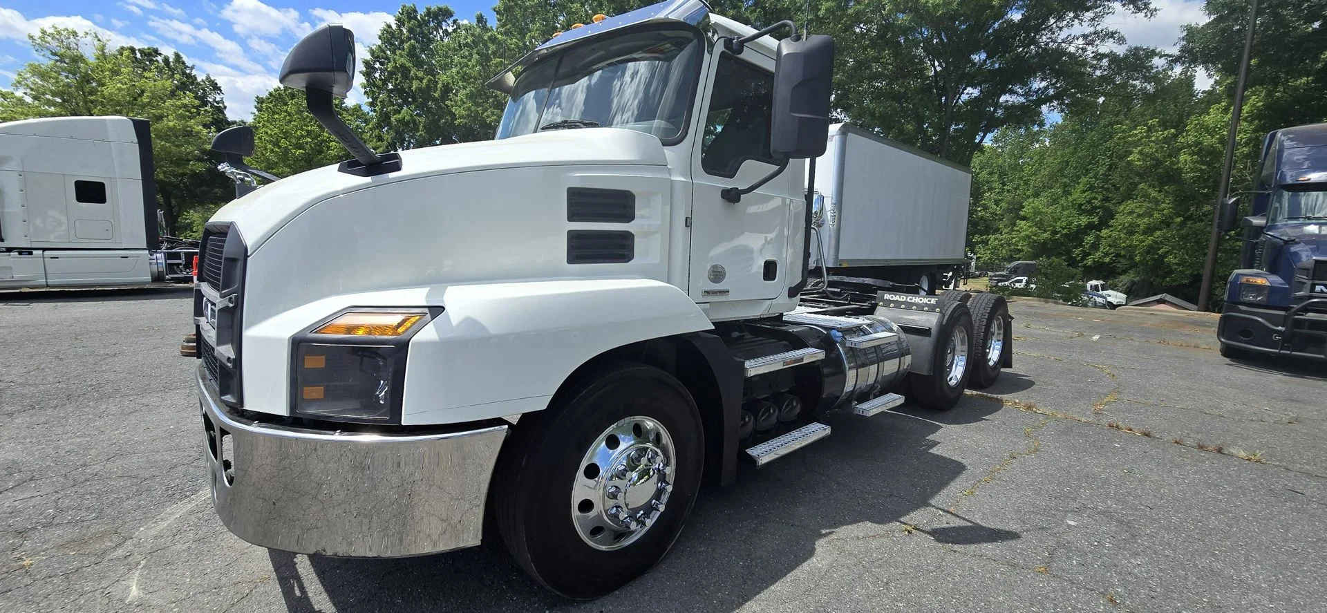 2020 Mack Anthem - image 2