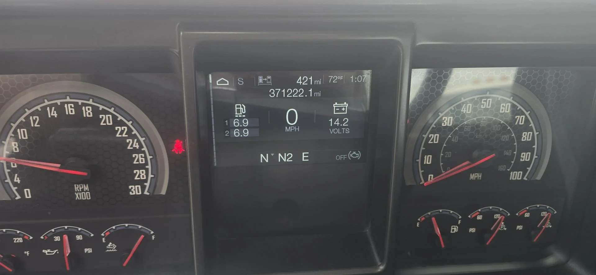 2020 Mack Anthem - image 19