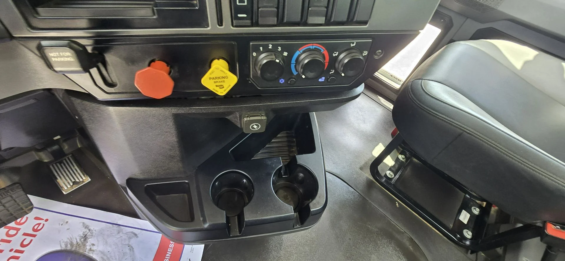 2020 Mack Anthem - image 22