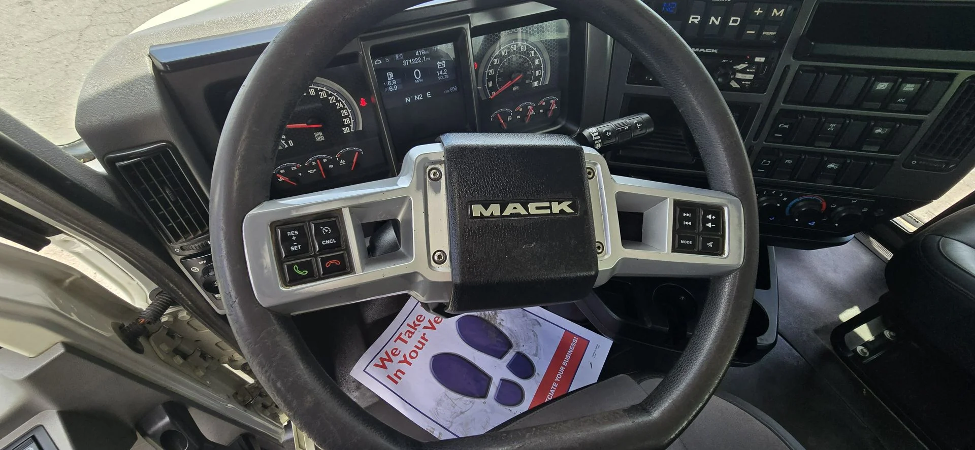 2020 Mack Anthem - image 20