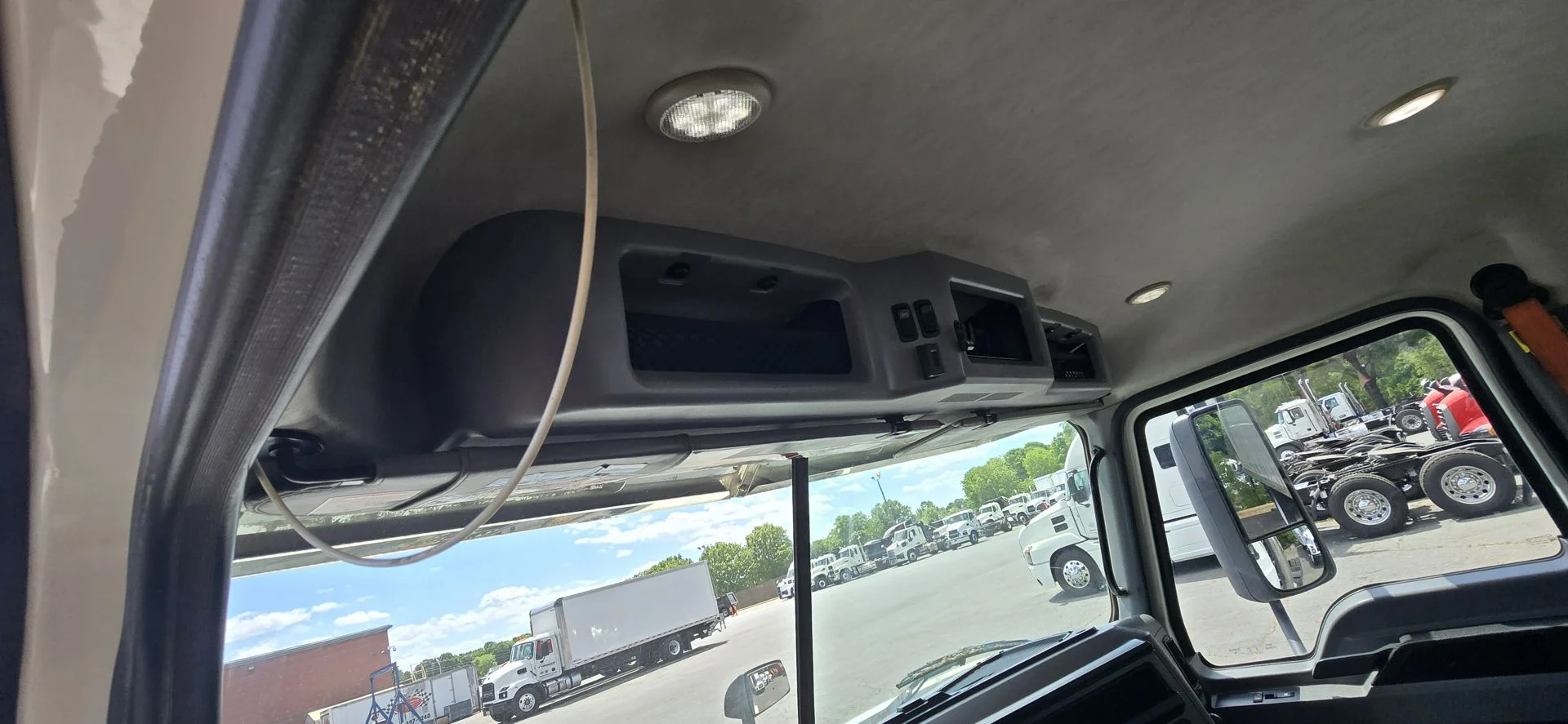 2020 Mack Anthem - image 24