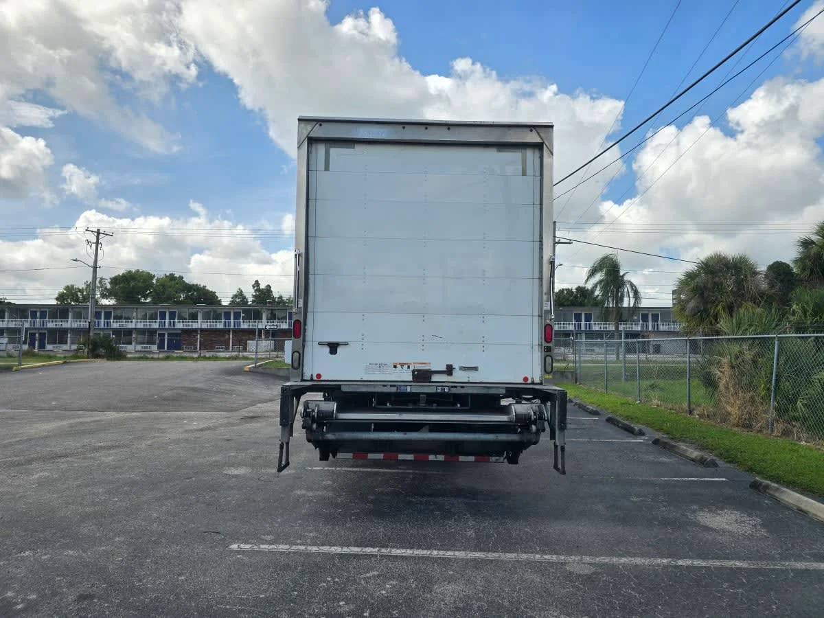 2019 International MV in Tampa, FL — photo 5