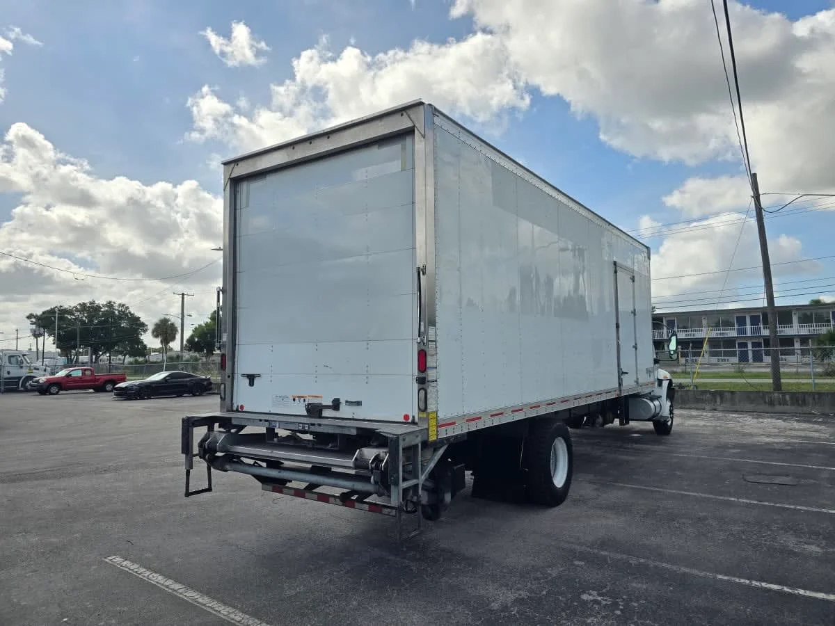 2019 International MV in Tampa, FL — photo 6