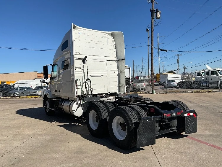 2023 Volvo VNL 760 - image 5