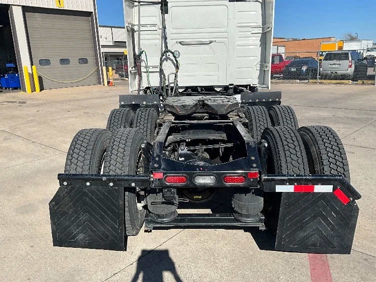 2023 Volvo VNL 760 - image 6