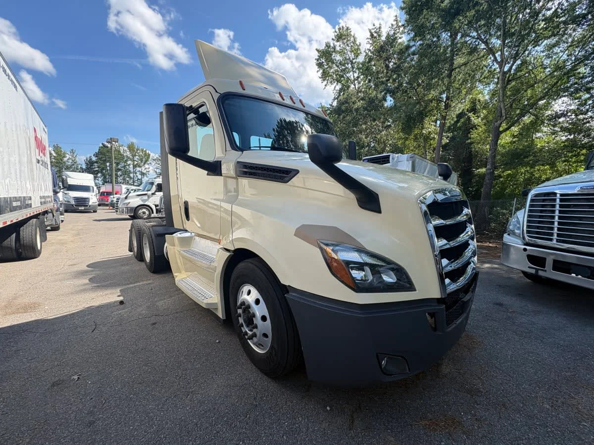 2019 Freightliner Cascadia in Ashland, VA — photo 3