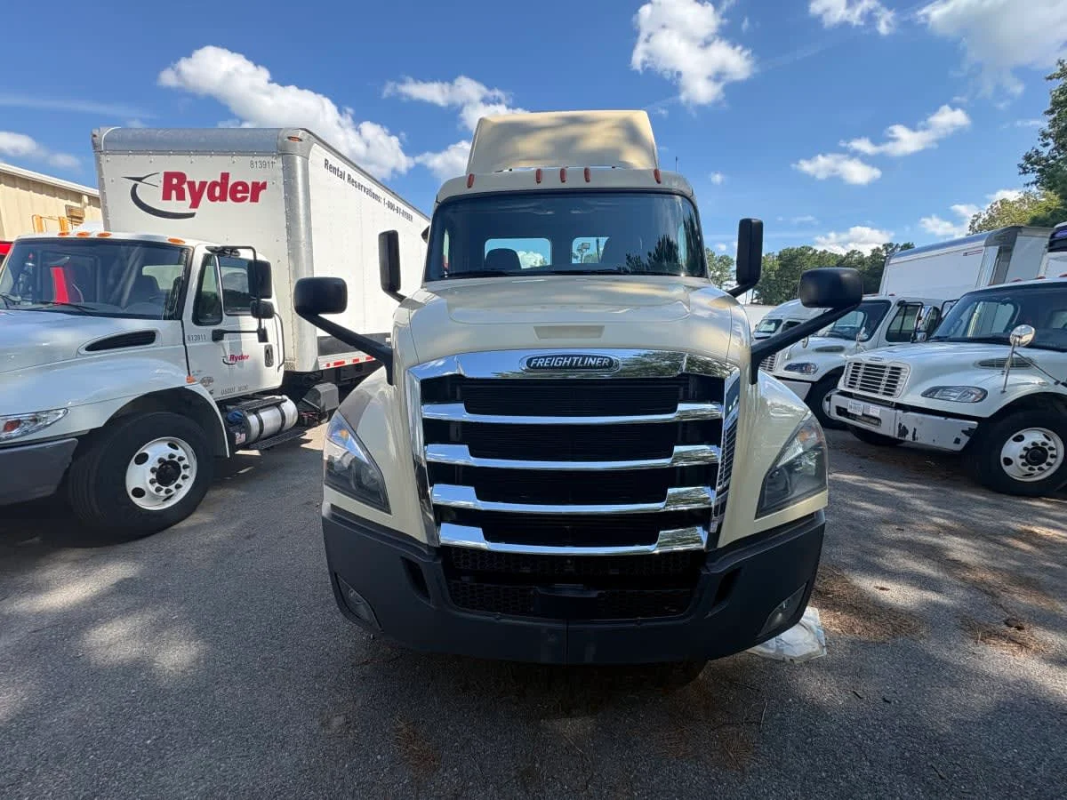 2019 Freightliner Cascadia in Ashland, VA — photo 2