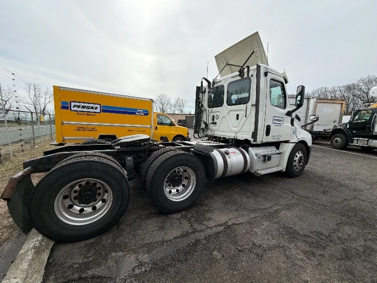 2018 Freightliner Cascadia in Edison, NJ — photo 7