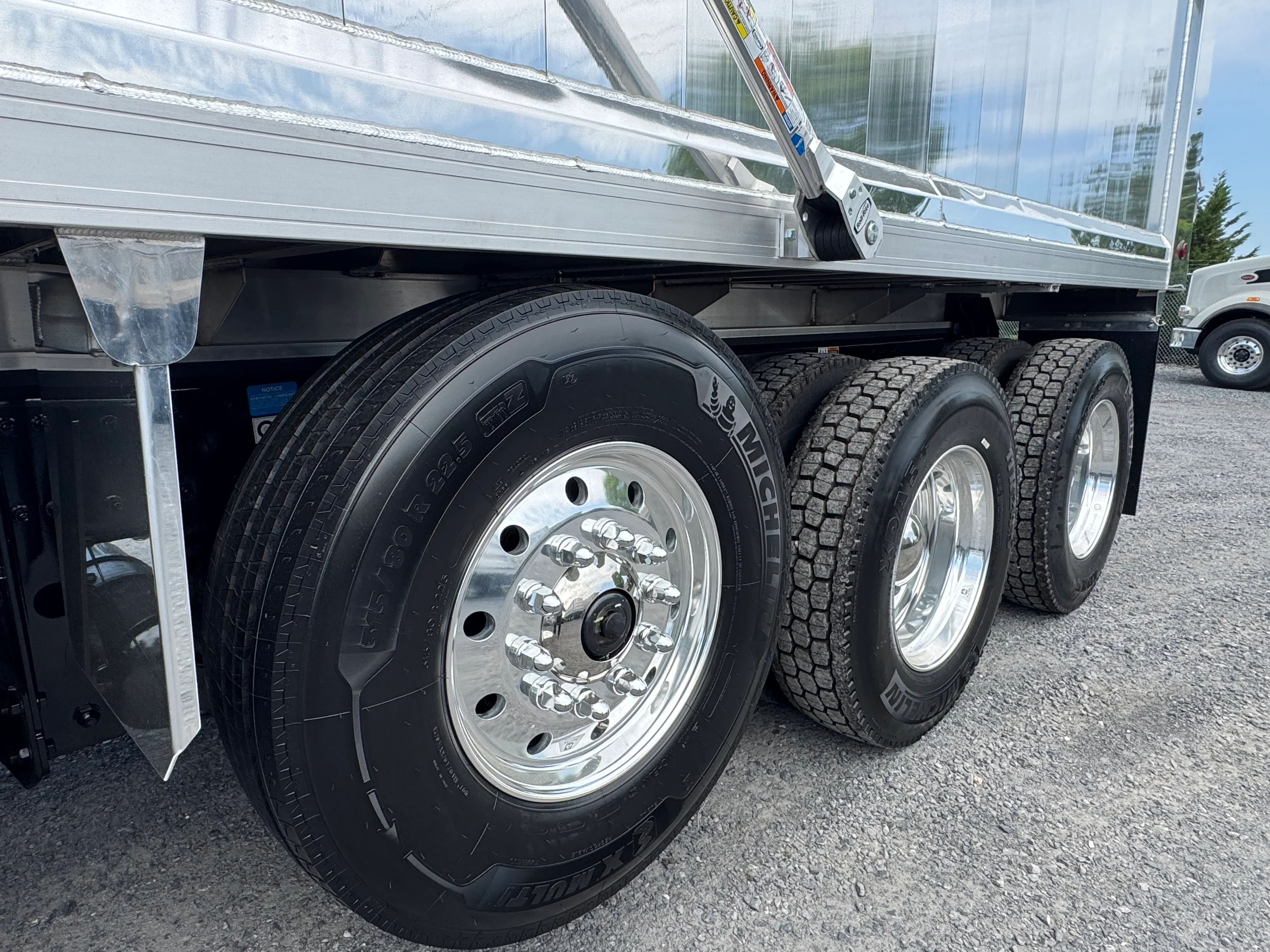 2025 Peterbilt 589 - image 9