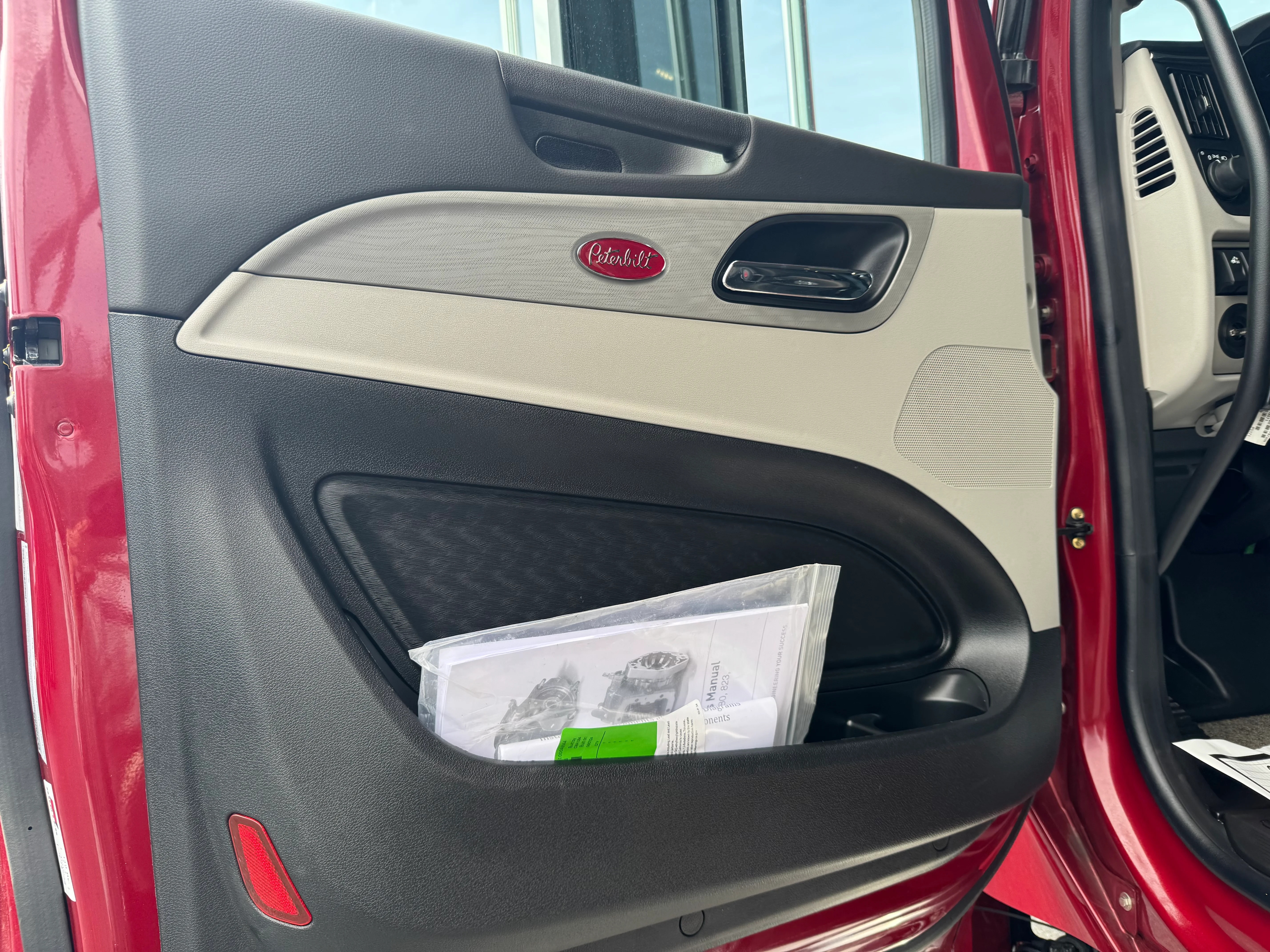 2025 Peterbilt 589 - image 14