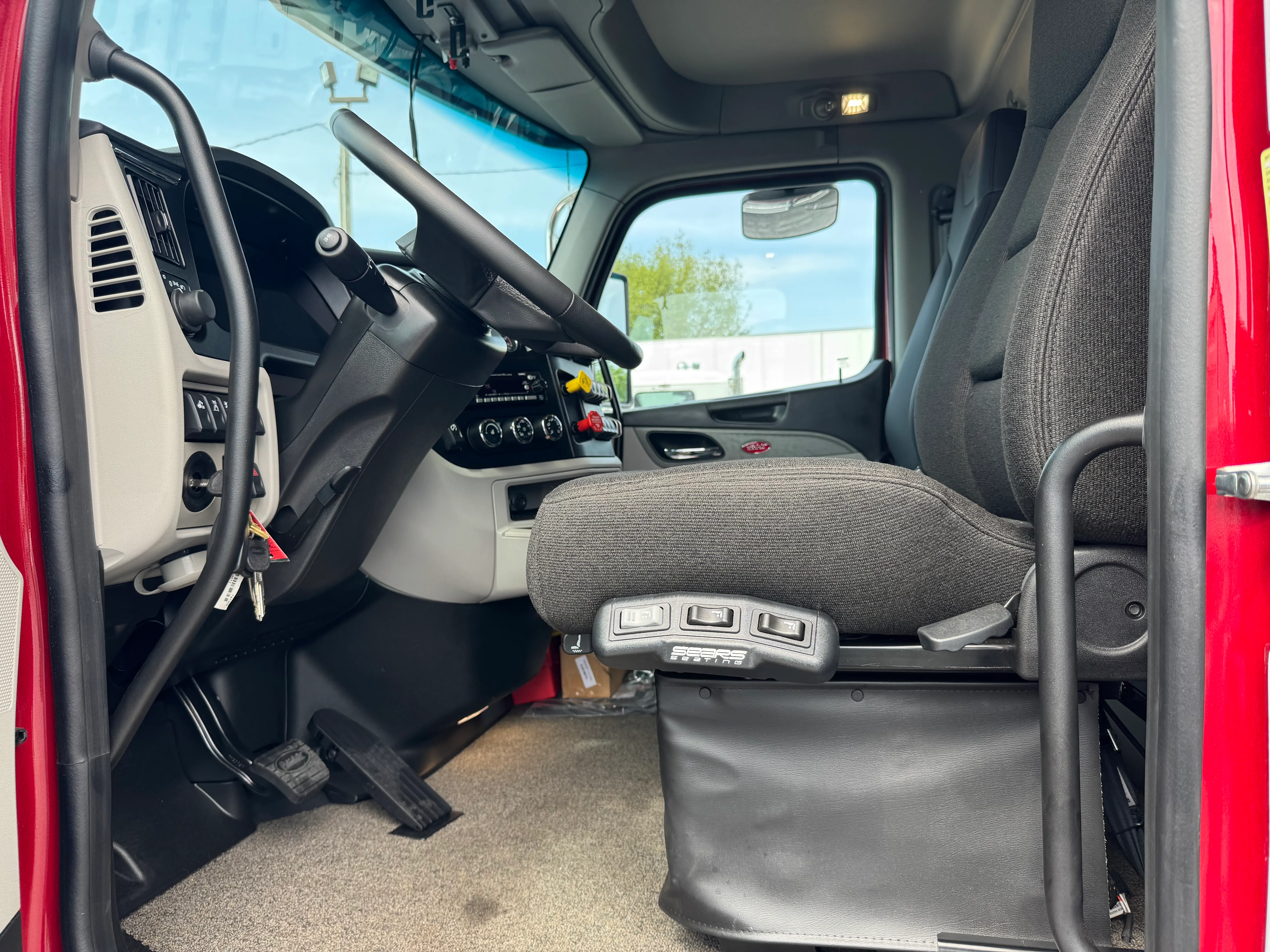 2025 Peterbilt 589 - image 15