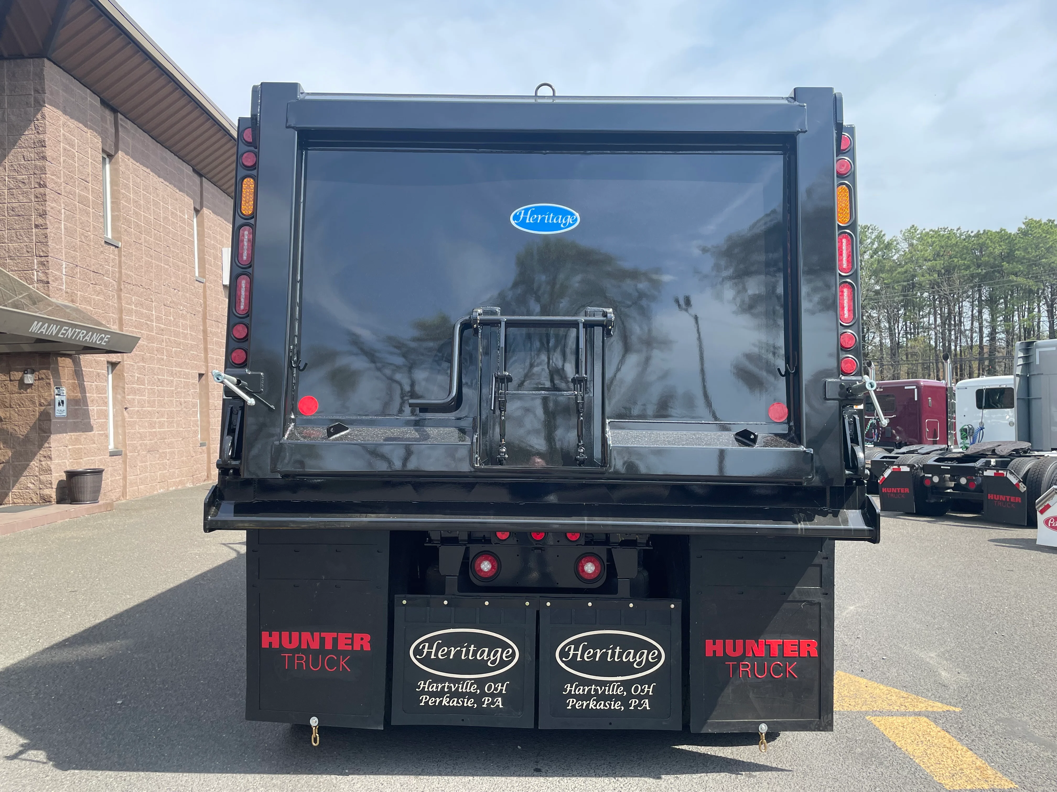 2027 Peterbilt 589 in CLARKSBURG, WV — photo 4