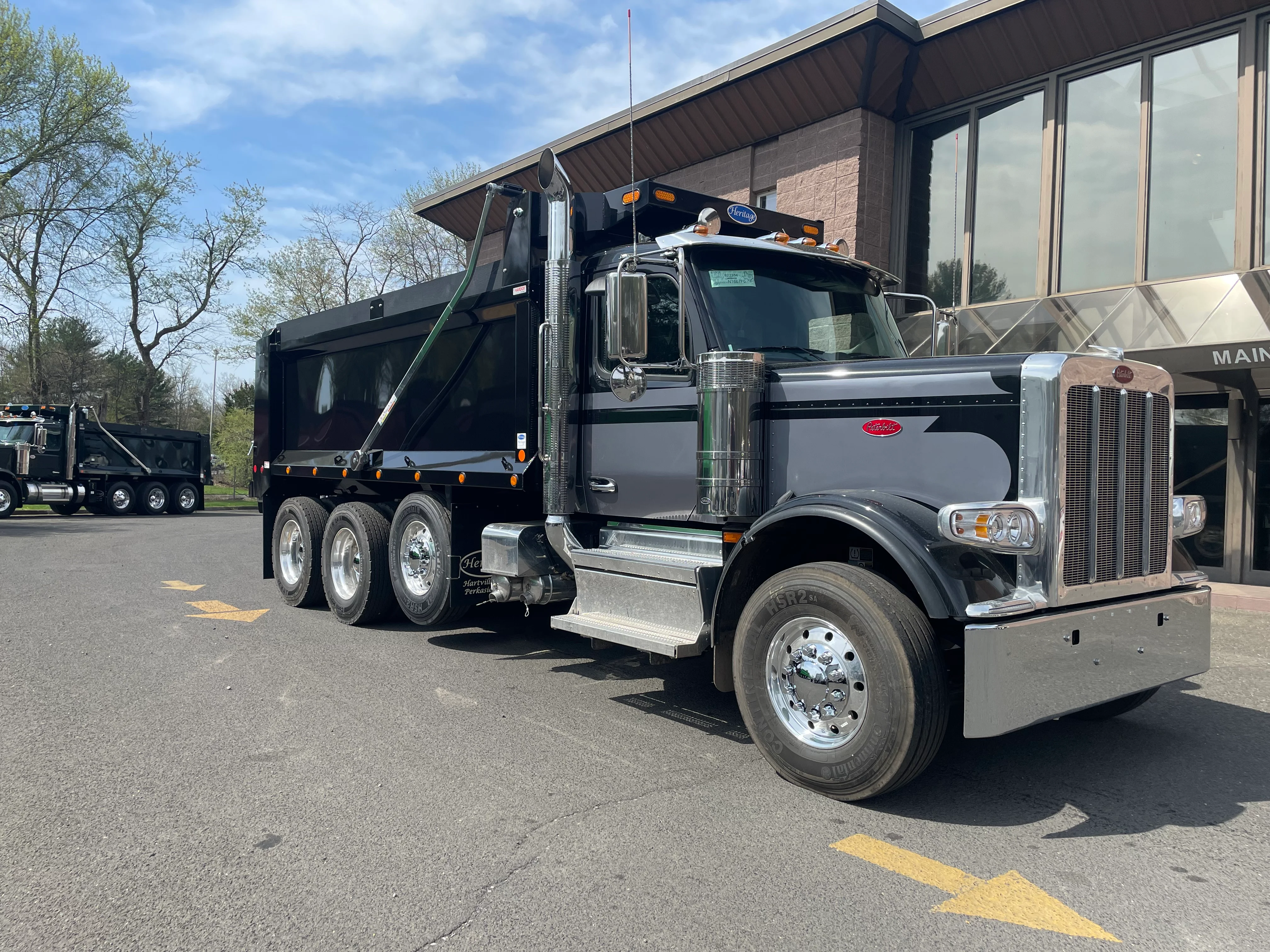 2027 Peterbilt 589 in CLARKSBURG, WV — photo 3