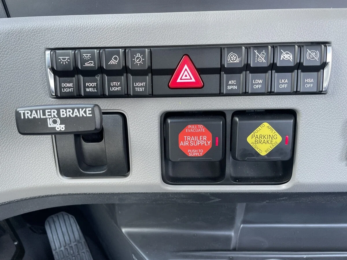 2027 Freightliner Cascadia — photo 27