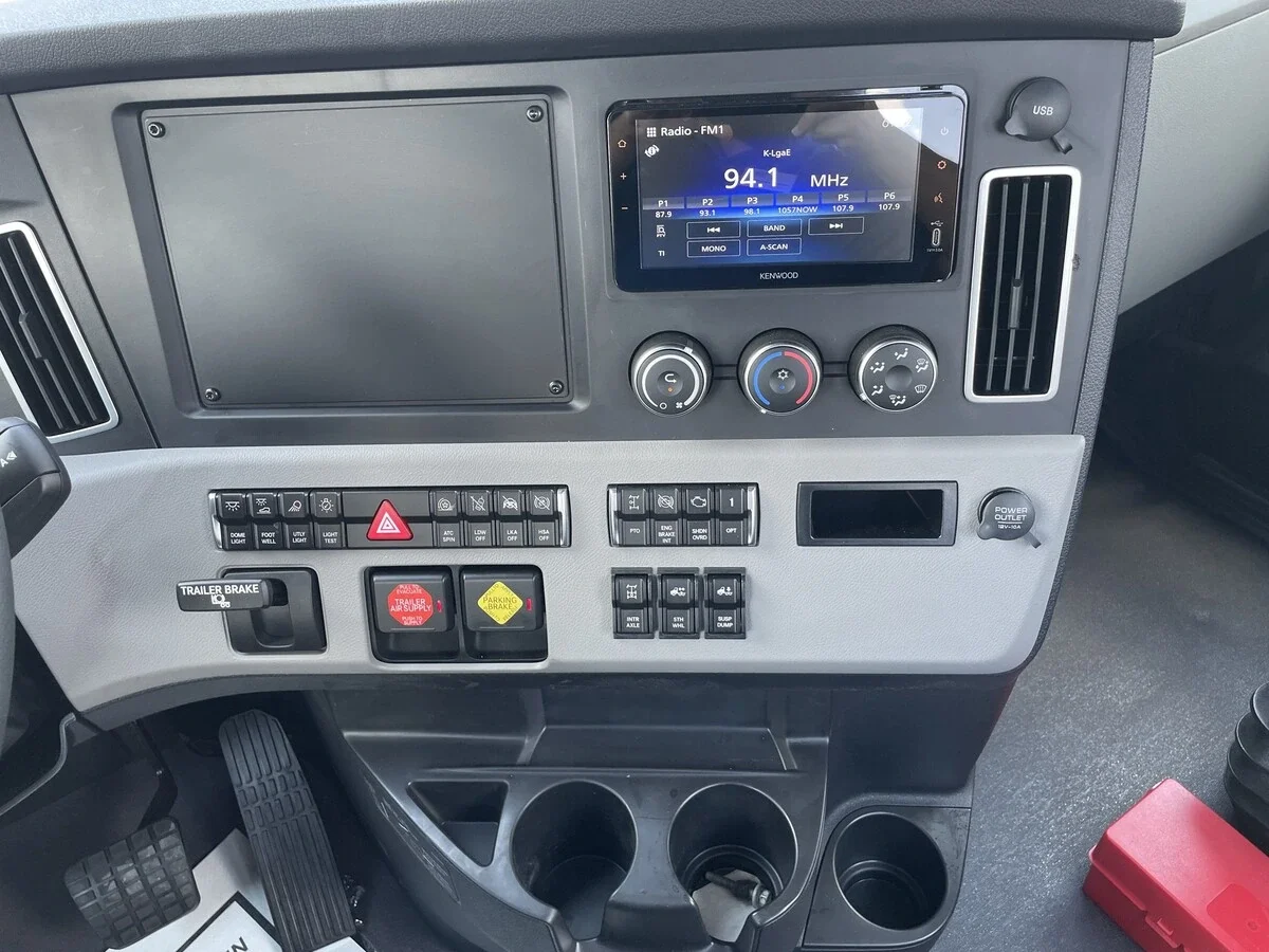 2027 Freightliner Cascadia — photo 24