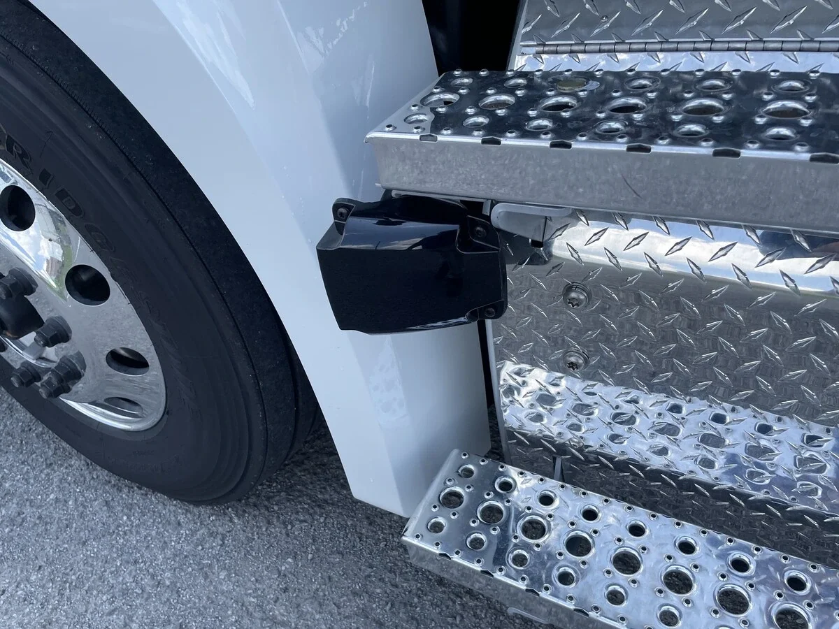 2027 Freightliner Cascadia — photo 12