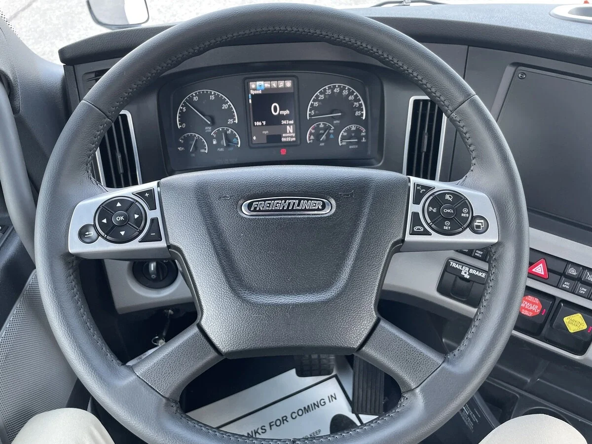 2027 Freightliner Cascadia — photo 22