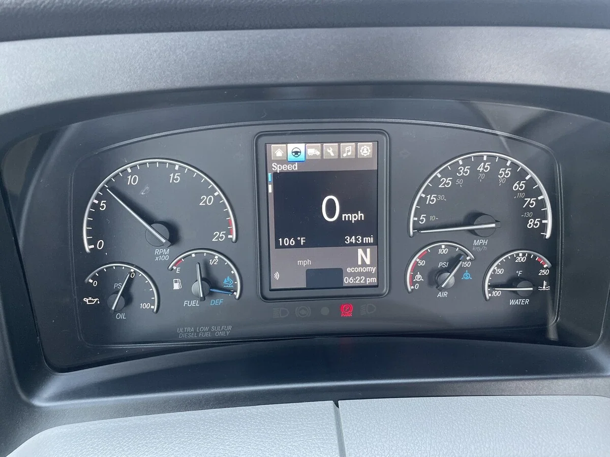 2027 Freightliner Cascadia — photo 23