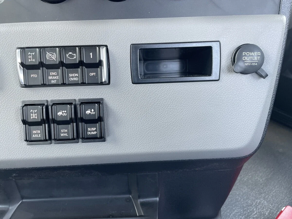 2027 Freightliner Cascadia — photo 26