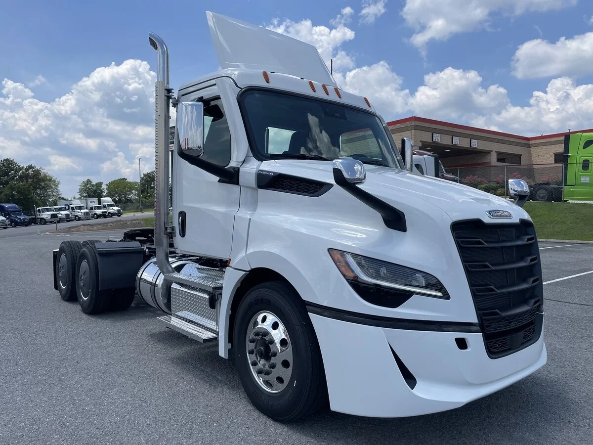 2027 Freightliner Cascadia — photo 3