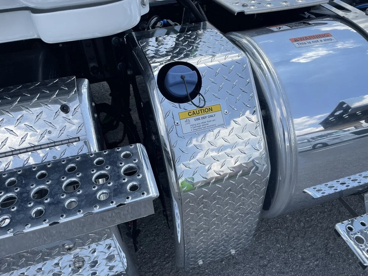 2027 Freightliner Cascadia — photo 11