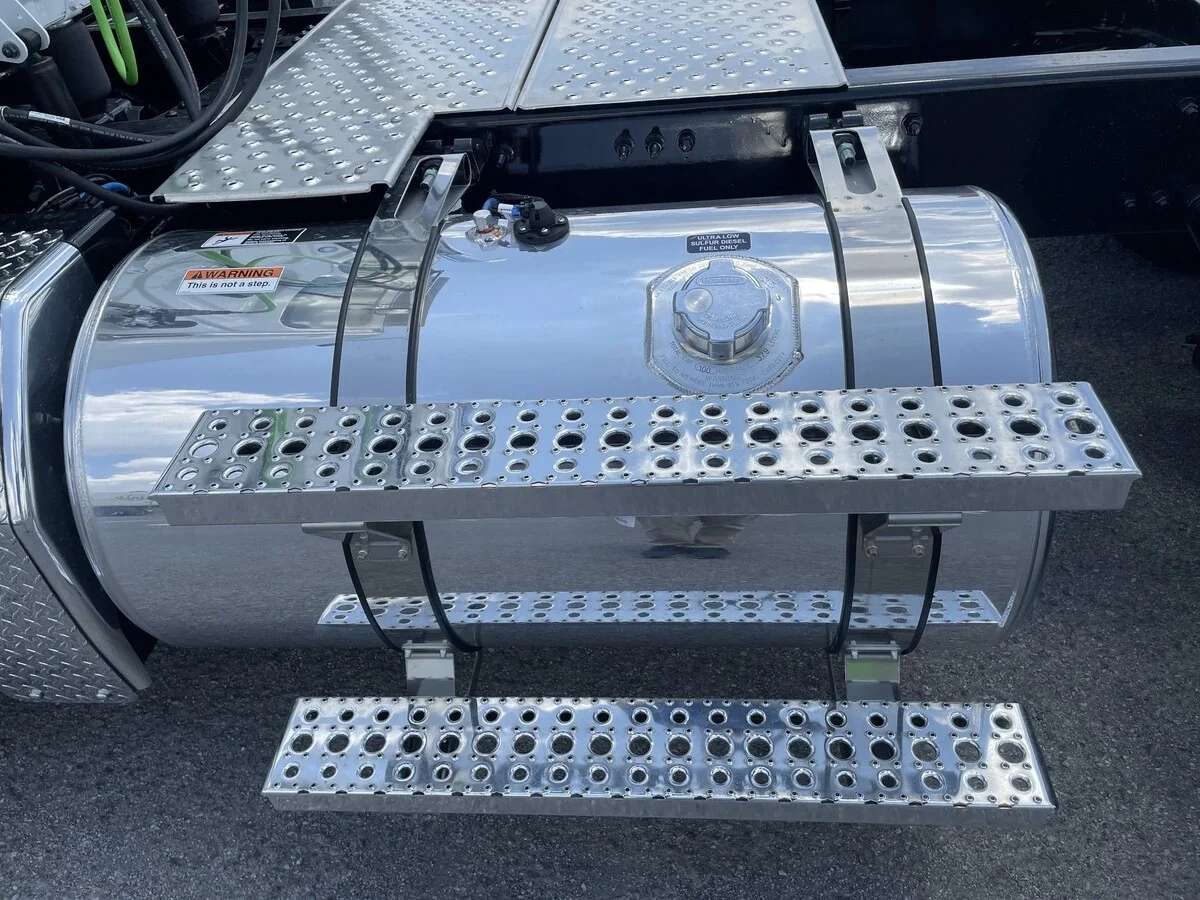 2027 Freightliner Cascadia — photo 8