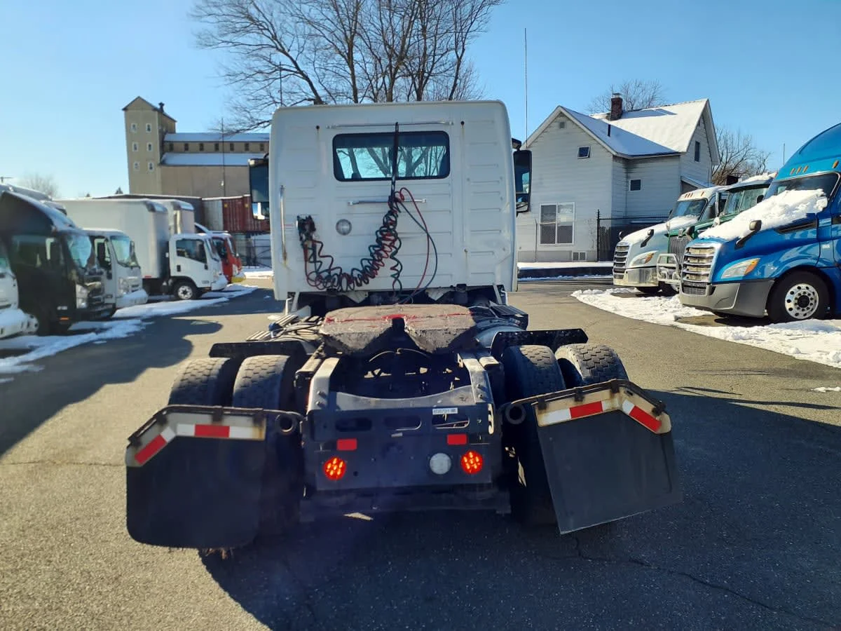 2019 Volvo VNR 660 in Springfield, MA — photo 5