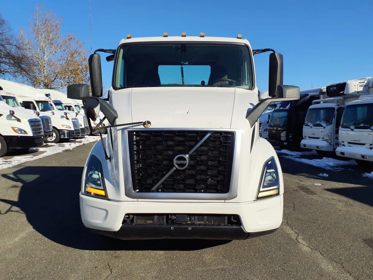 2019 Volvo VNR 660 in Springfield, MA — photo 2