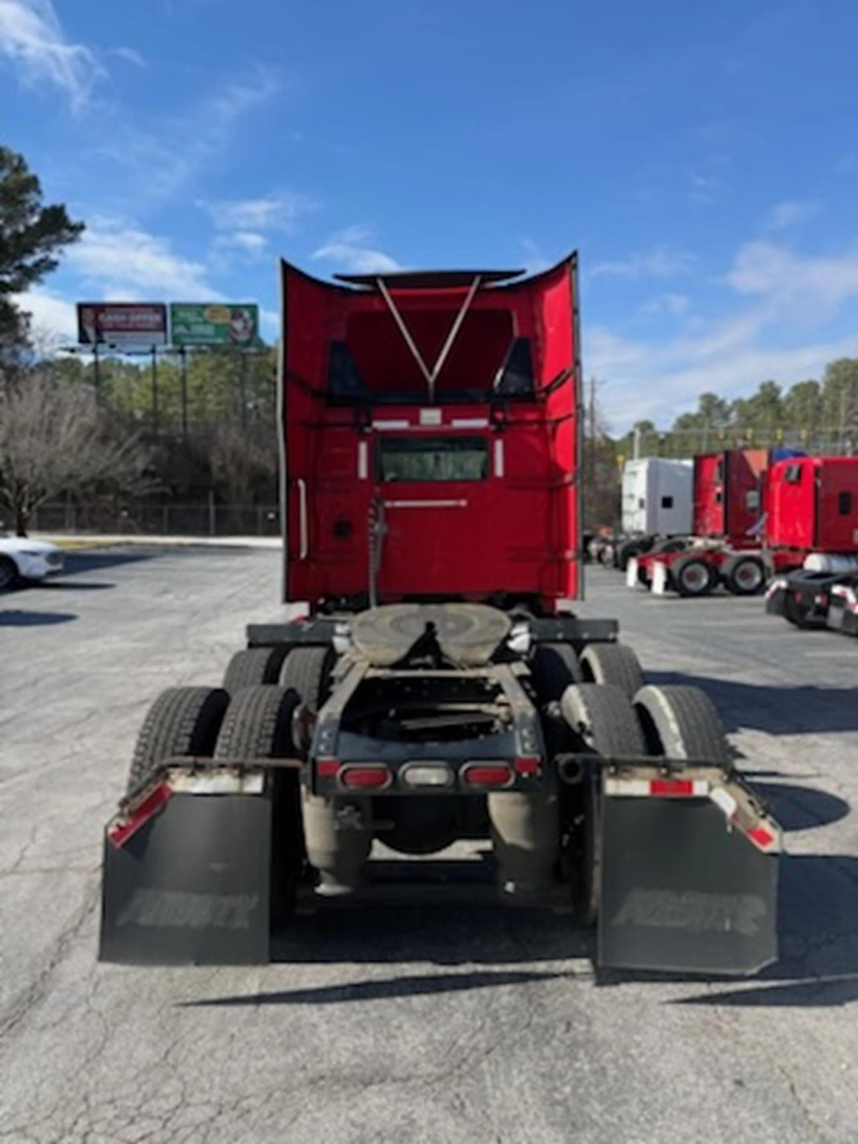 2021 Volvo VNR 640 - image 6
