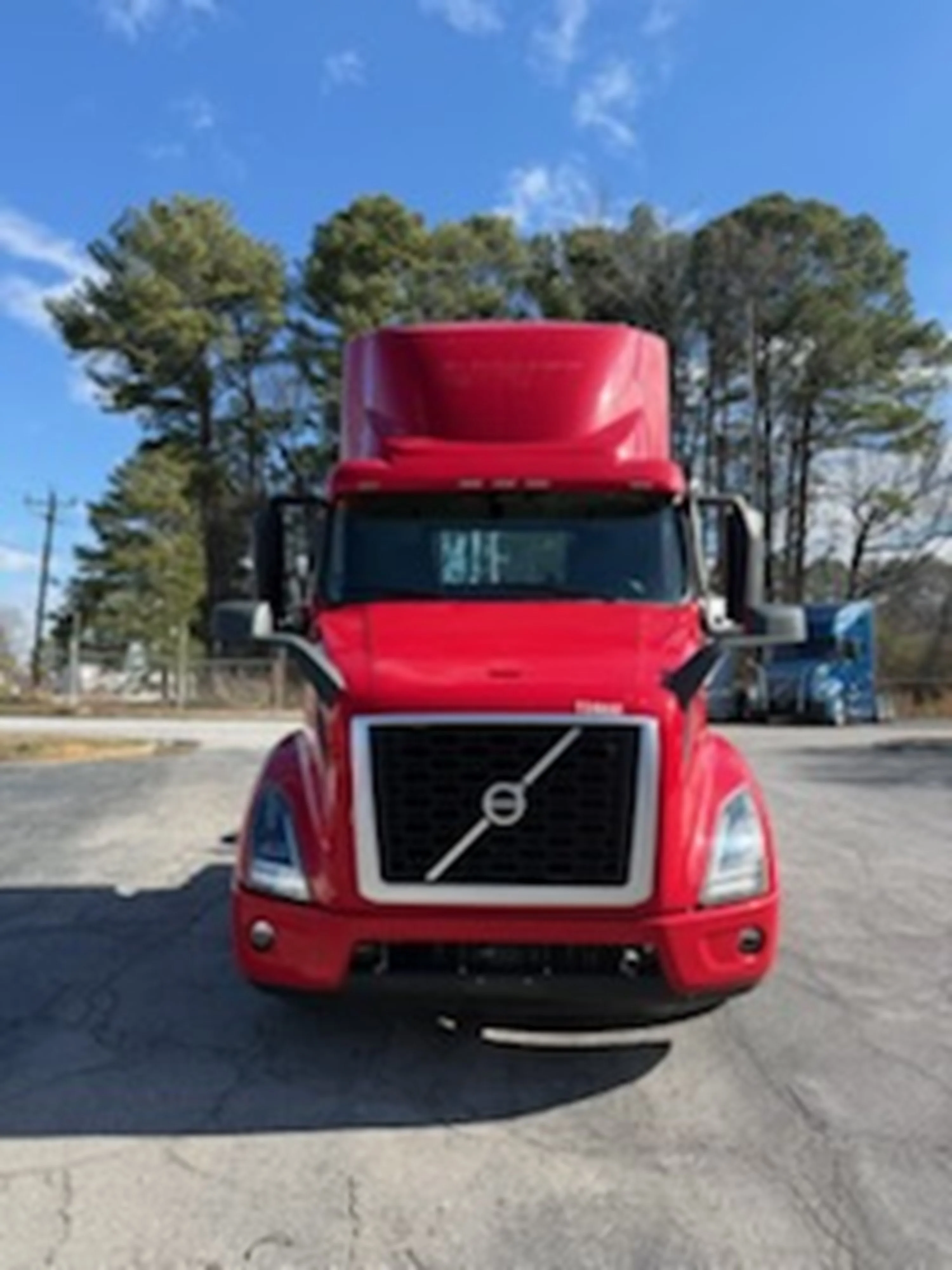 2021 Volvo VNR 640 - image 2