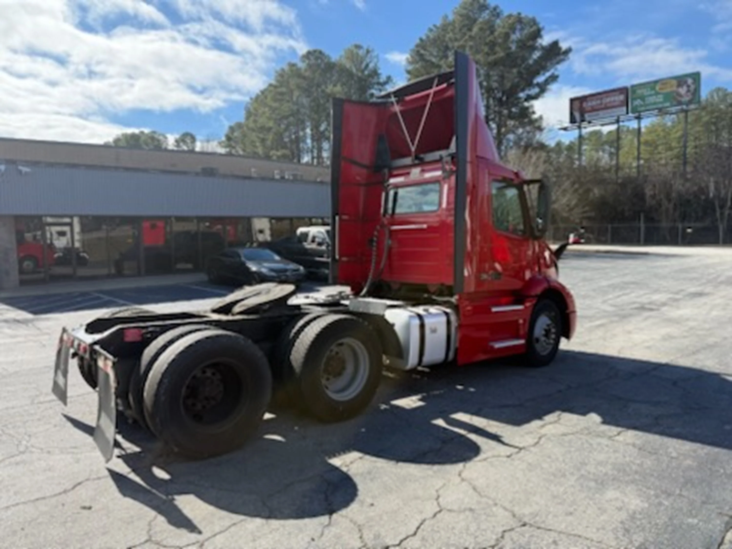 2021 Volvo VNR 640 - image 5