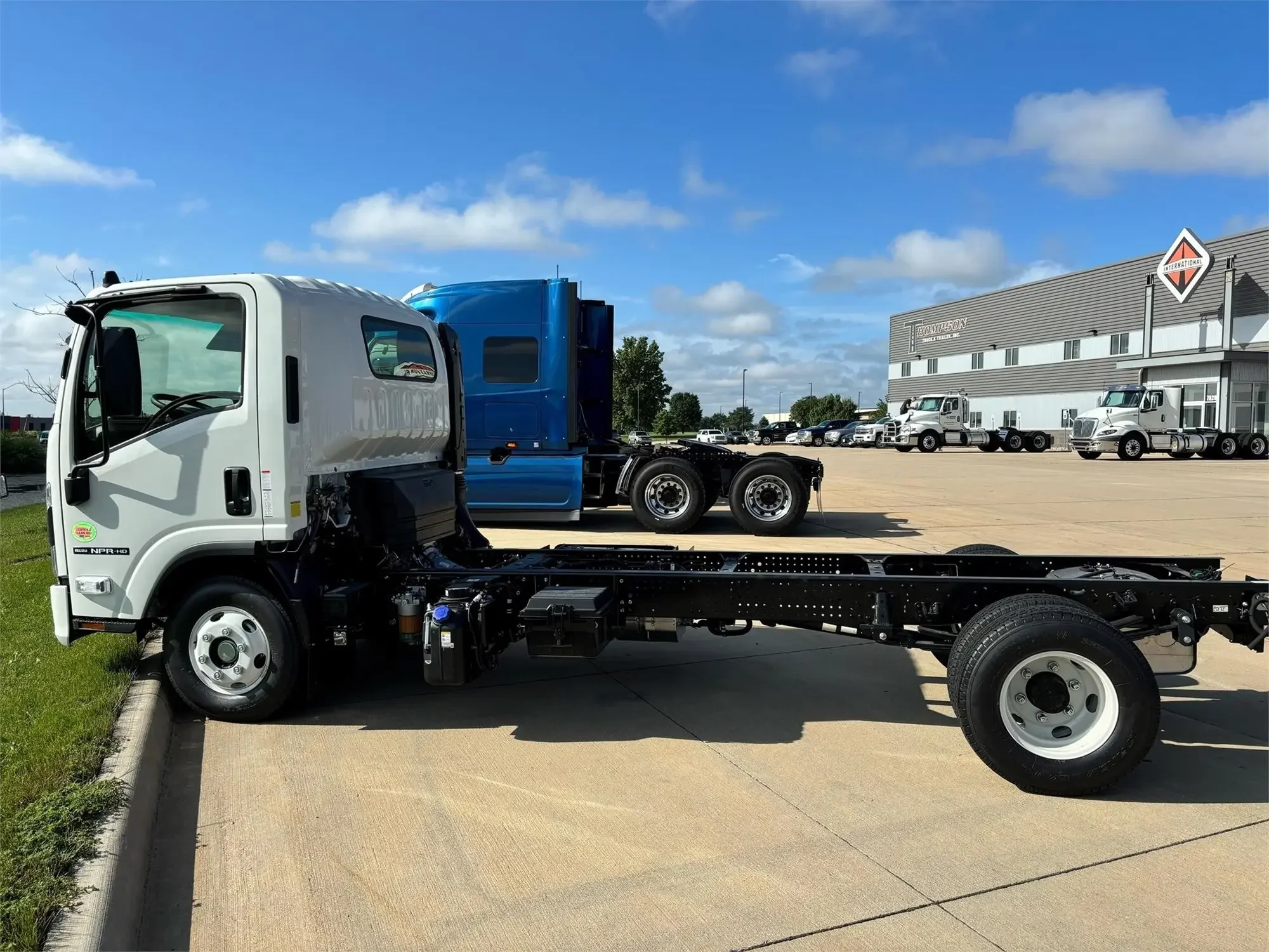 2025 Isuzu NPR - image 8