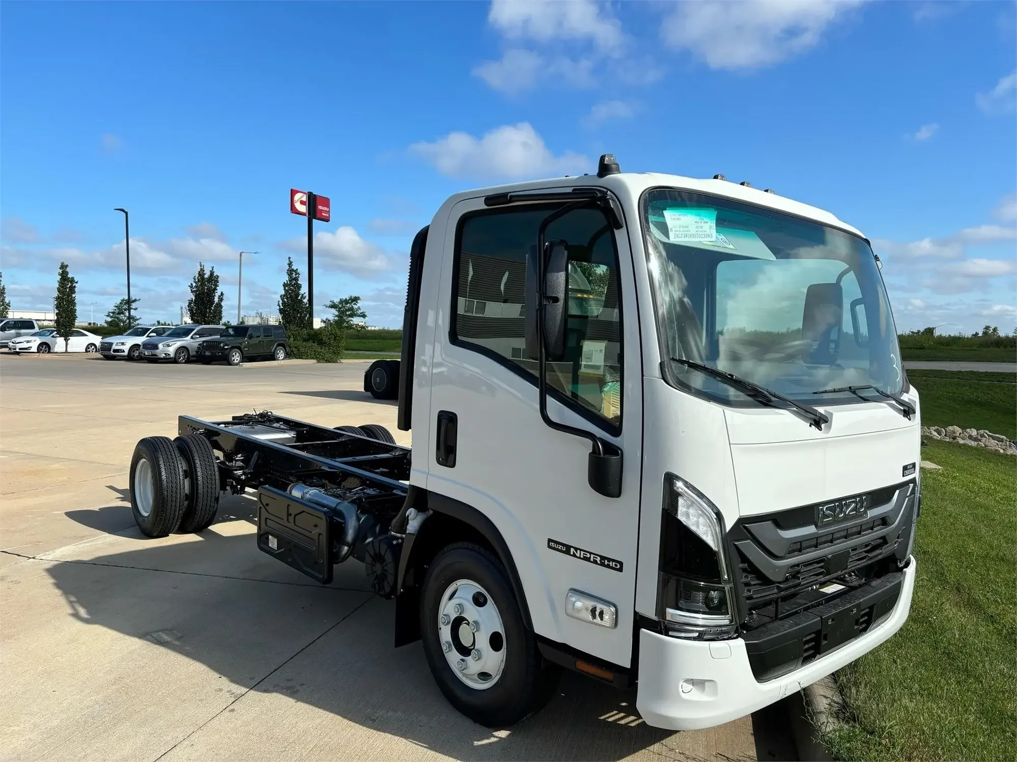 2025 Isuzu NPR - image 3