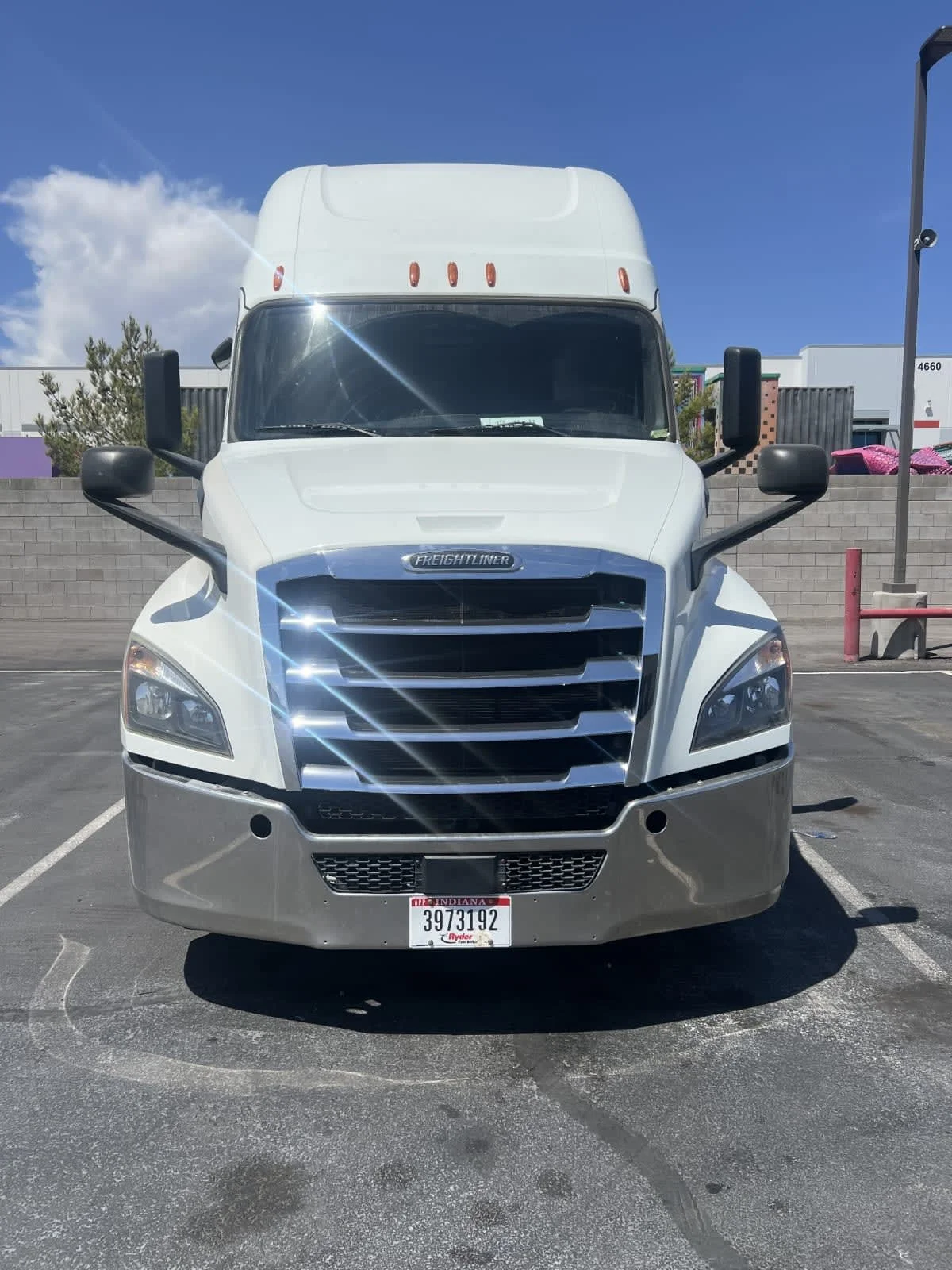 2020 Freightliner Cascadia in North Las Vegas, NV — photo 2