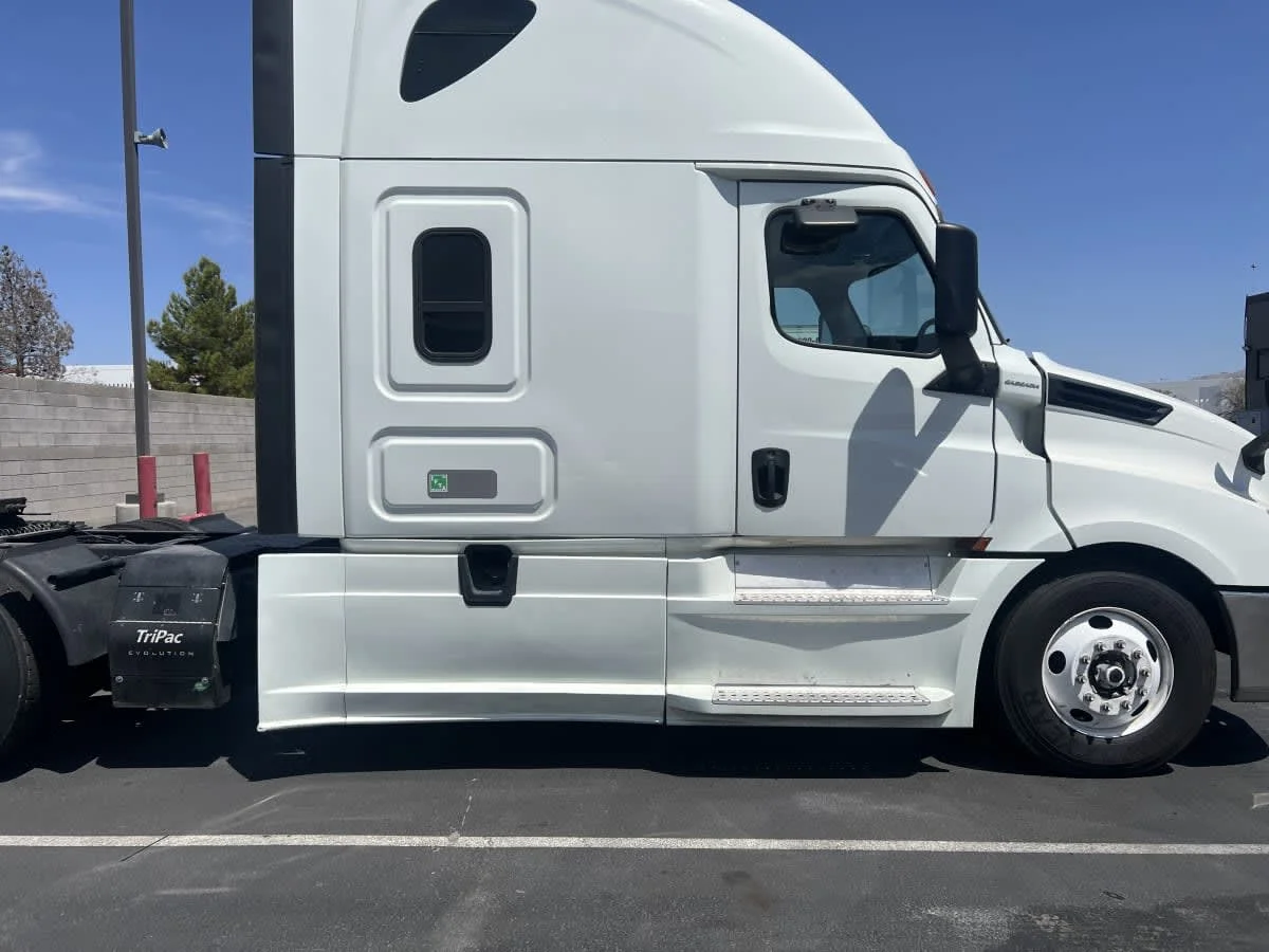 2020 Freightliner Cascadia in North Las Vegas, NV — photo 10