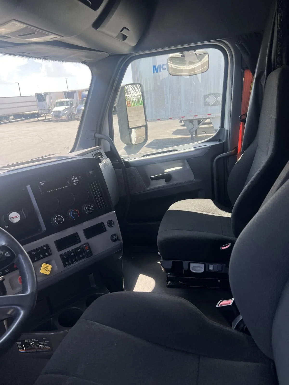 2020 Freightliner Cascadia in North Las Vegas, NV — photo 7