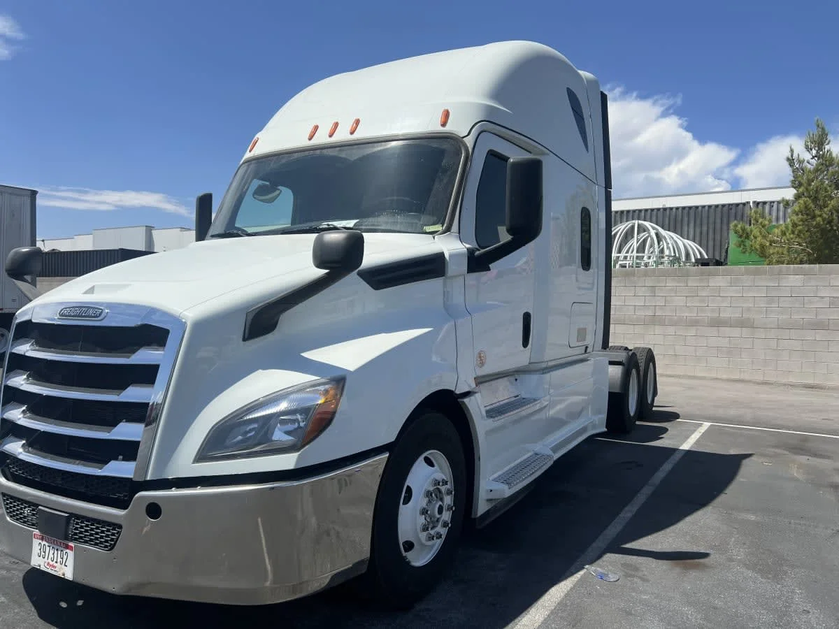 2020 Freightliner Cascadia in North Las Vegas, NV — photo 3