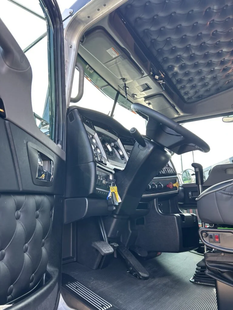 2026 Kenworth W900 - image 8