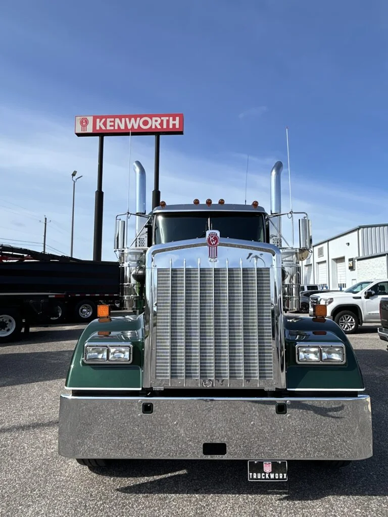 2026 Kenworth W900 - image 3