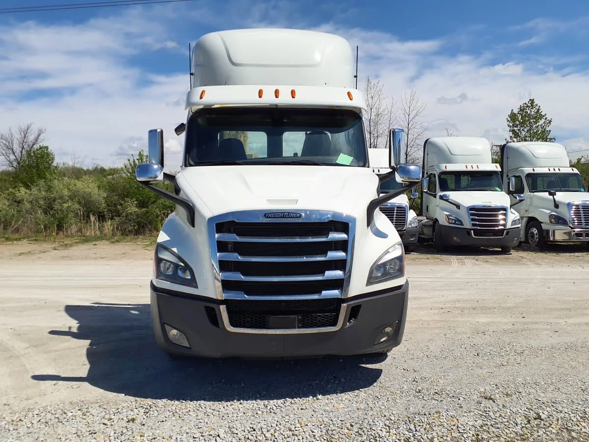 2020 Freightliner Cascadia in Indianapolis, IN — photo 2