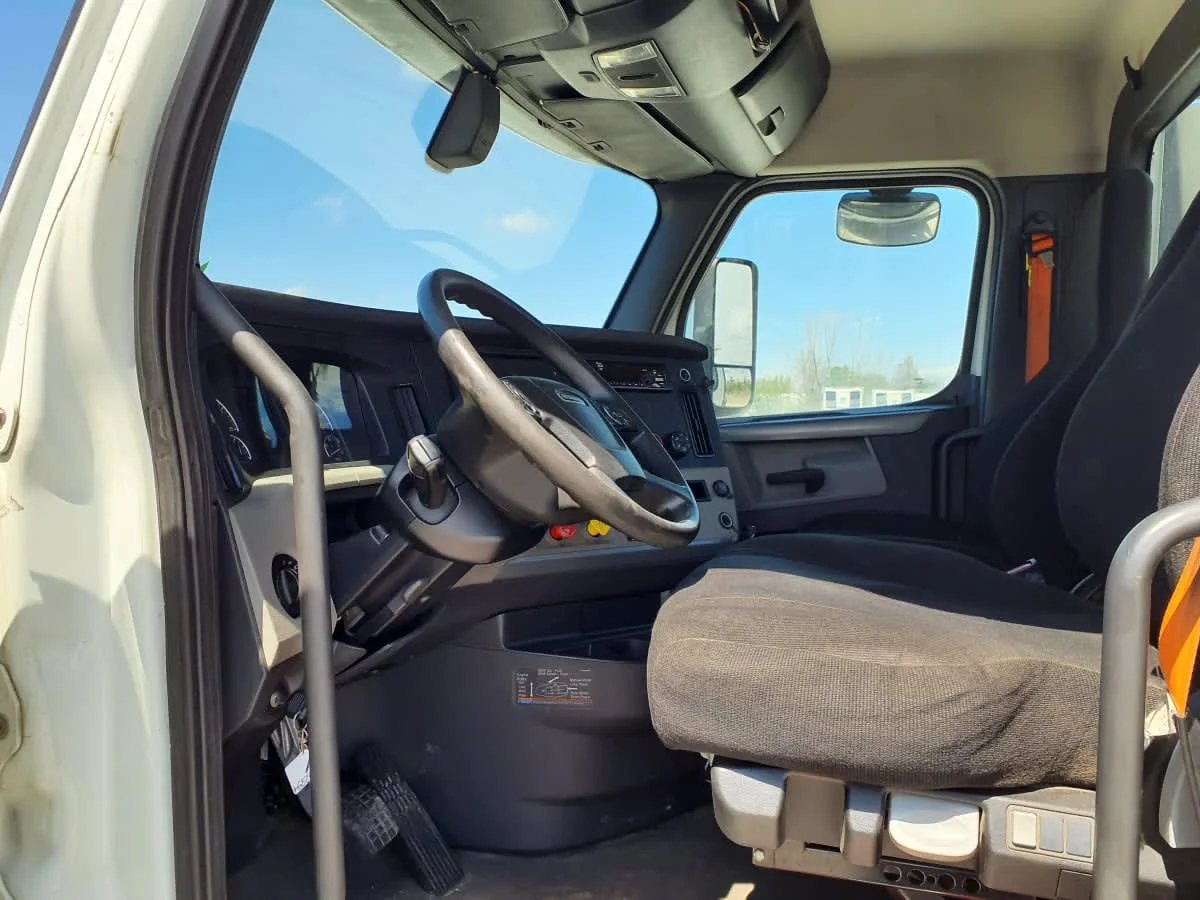 2020 Freightliner Cascadia in Indianapolis, IN — photo 7