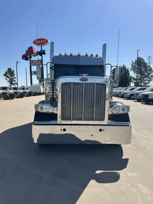 2025 Peterbilt 589 — photo 4
