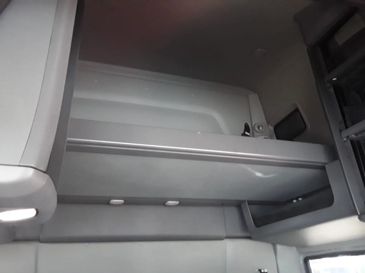 2020 International LT - image 8