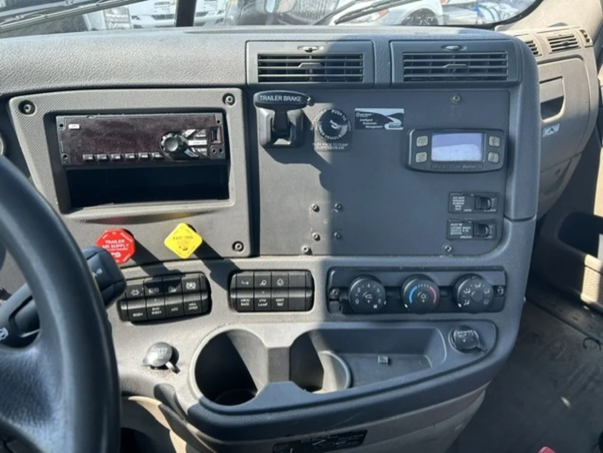 2019 Freightliner Cascadia in Farmingdale, NY — photo 10